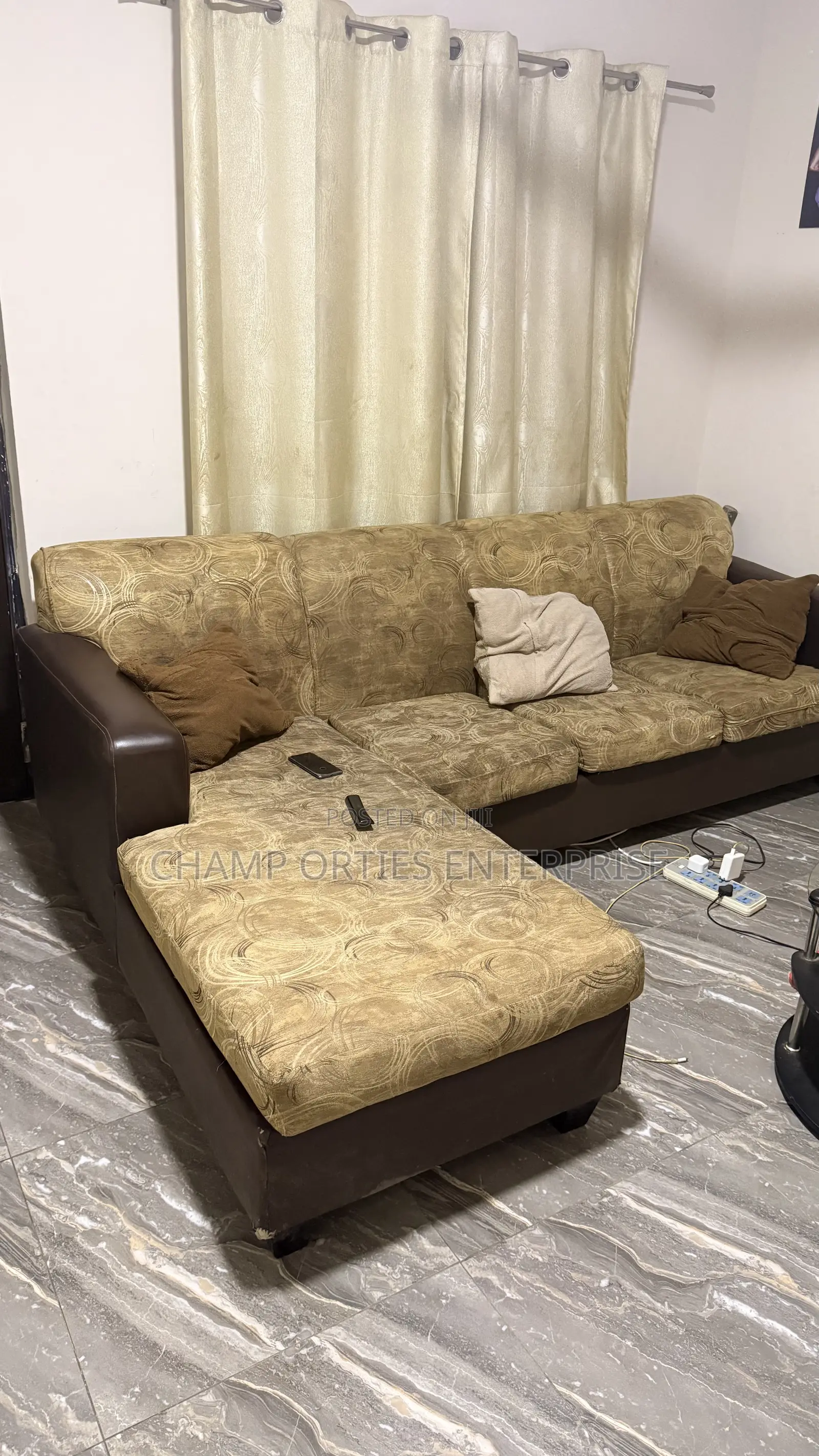 4 Seater L Shaped Sofa Used