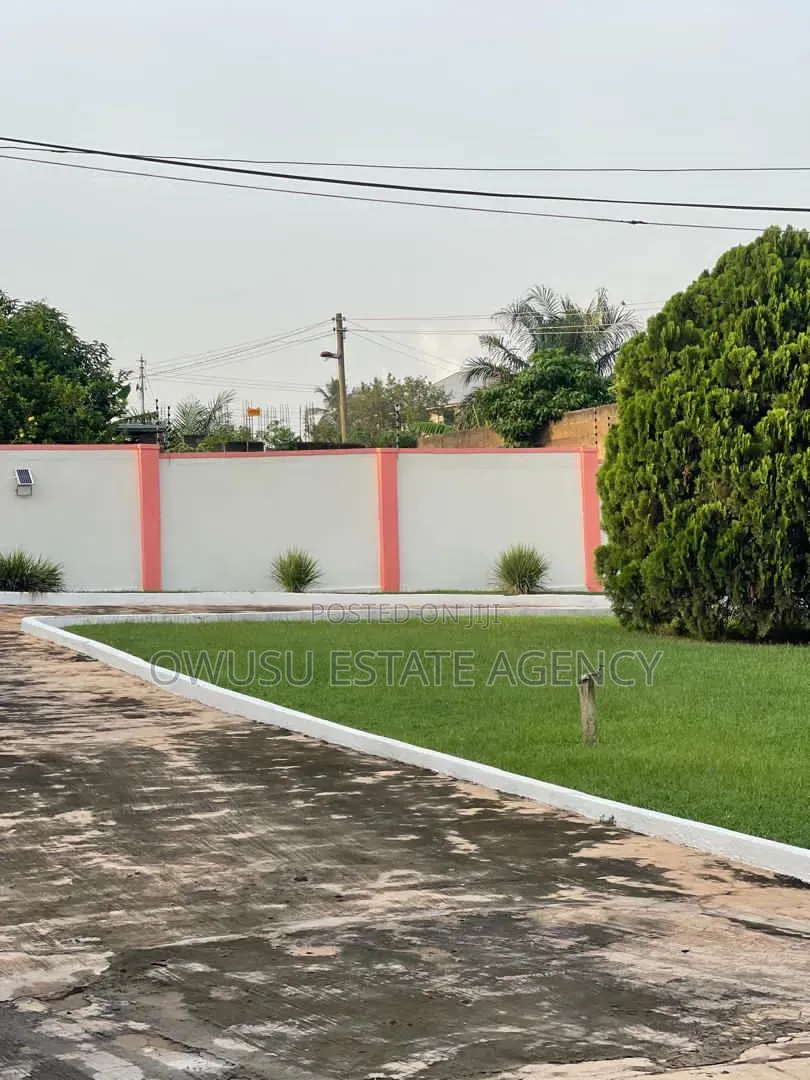 4bdrm Apartment in Apatrapa, Kumasi for rent