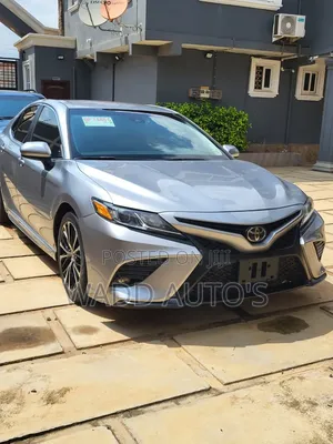 Toyota Camry 2018 Silver