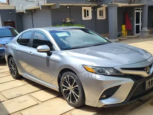 Toyota Camry 2018 Silver