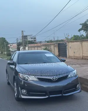 Toyota Camry SE 4dr Sedan (2.5L 4cyl 6A) 2014 Gray