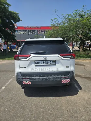 Toyota RAV4 XLE Premium 2022 White