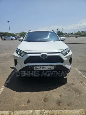 Toyota RAV4 XLE Premium 2022 White