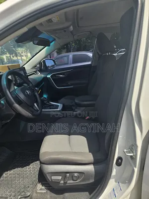 Toyota RAV4 XLE Premium 2022 White