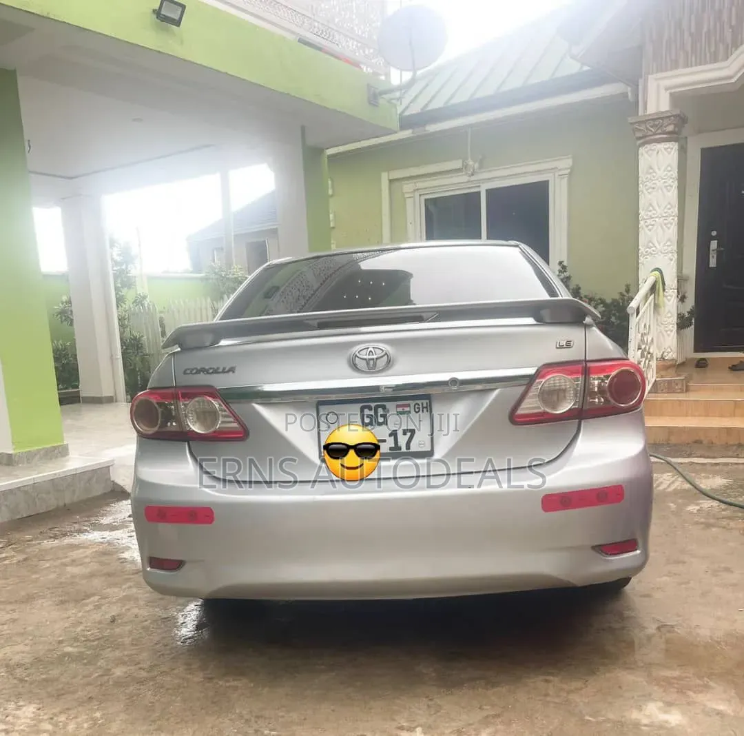 Toyota Corolla LE 4dr Sedan (1.8L 4cyl 4A) 2012 Silver