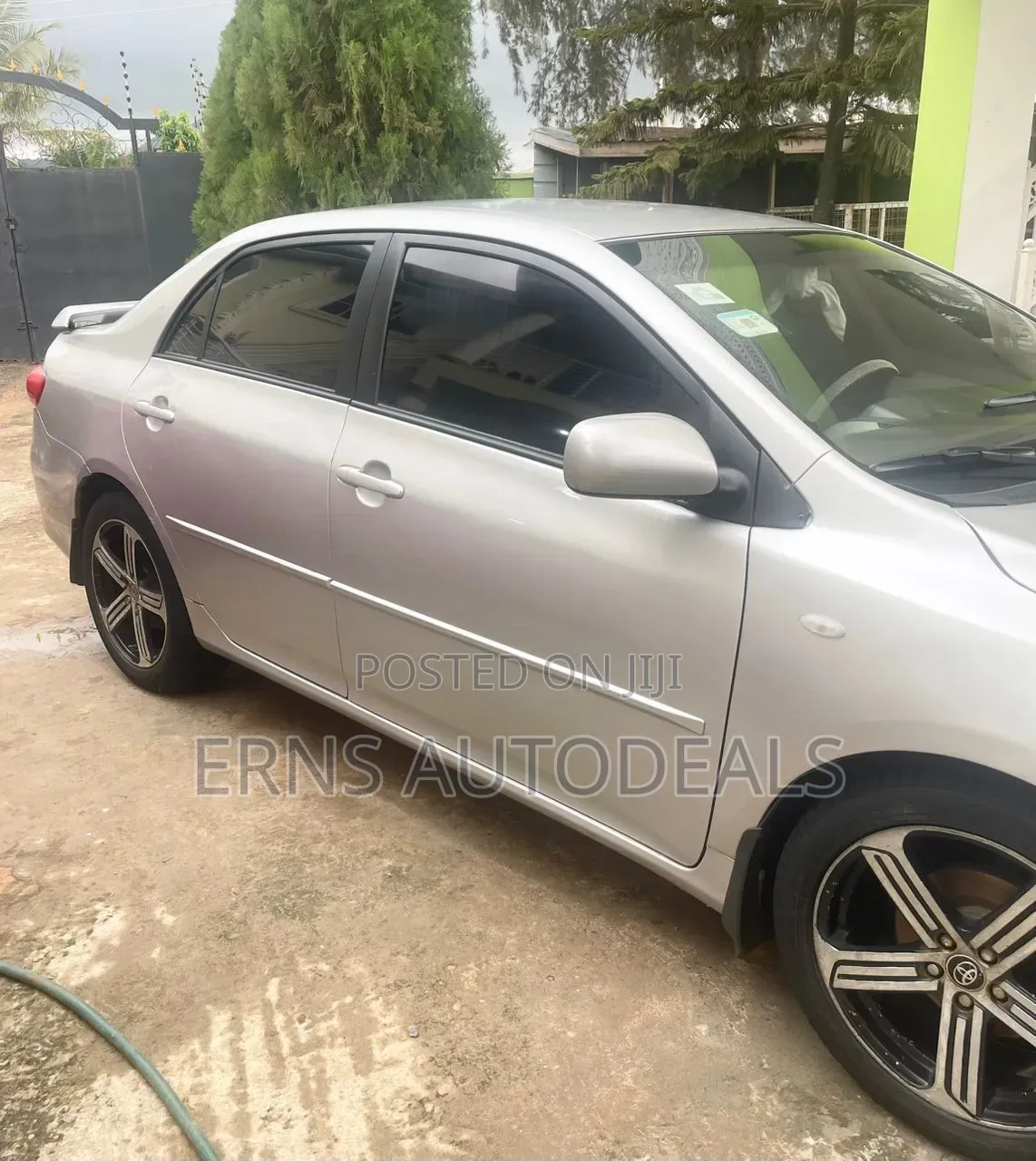 Toyota Corolla LE 4dr Sedan (1.8L 4cyl 4A) 2012 Silver