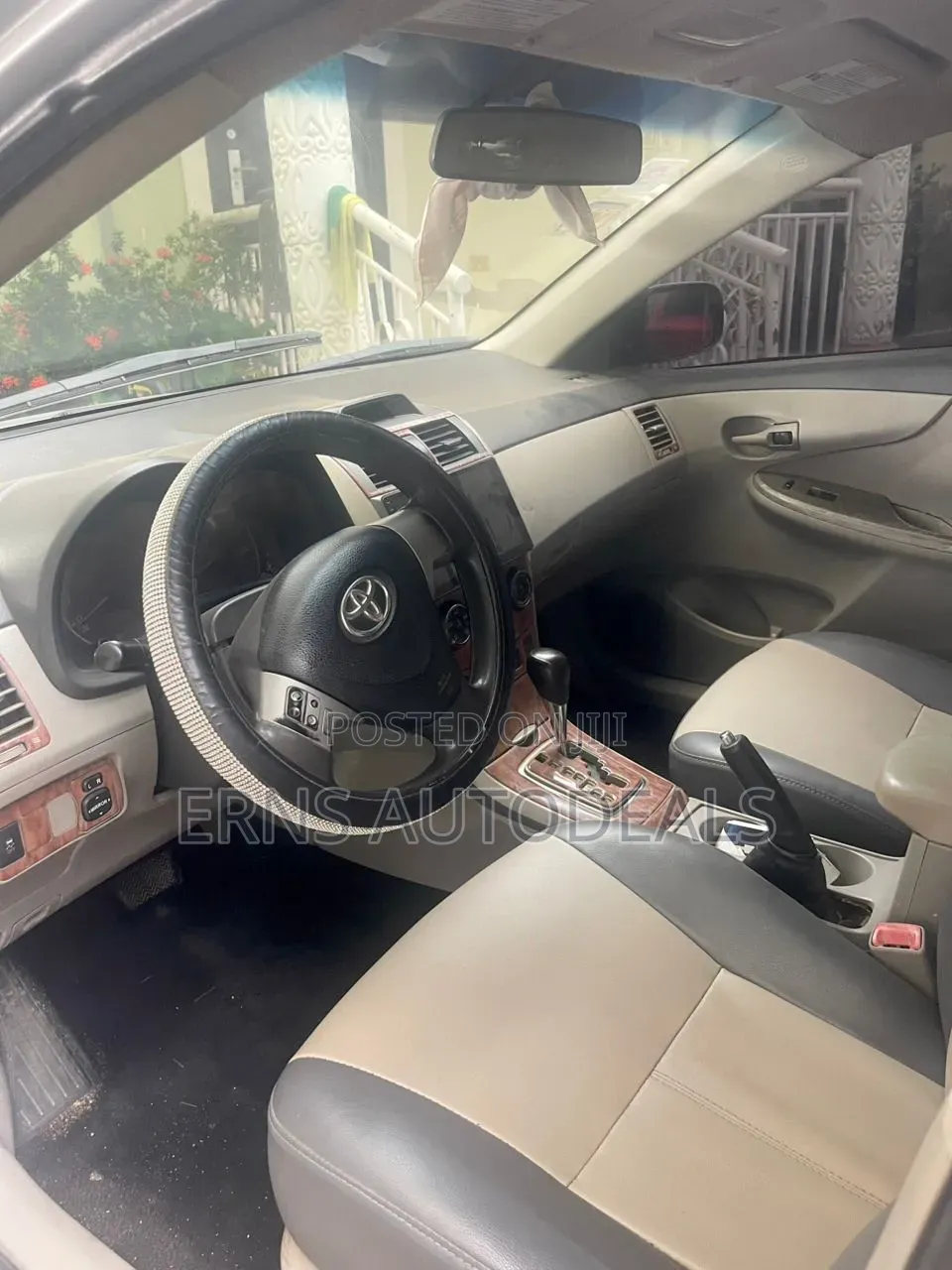 Toyota Corolla LE 4dr Sedan (1.8L 4cyl 4A) 2012 Silver