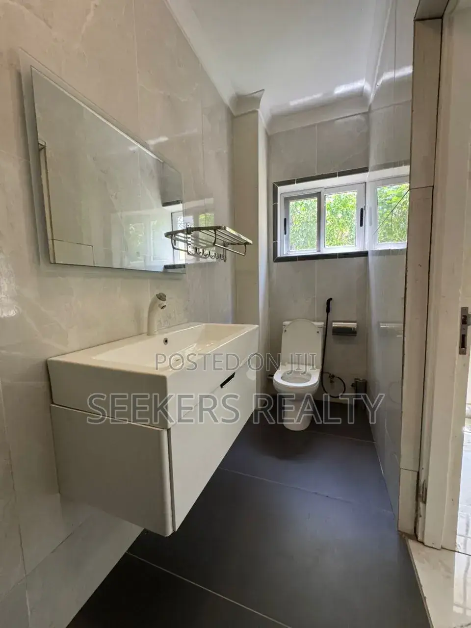 5bdrm Mansion in Seekers Realty, US Embassy Area for rent