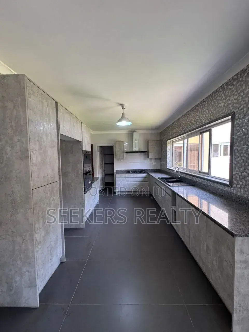 5bdrm Mansion in Seekers Realty, US Embassy Area for rent
