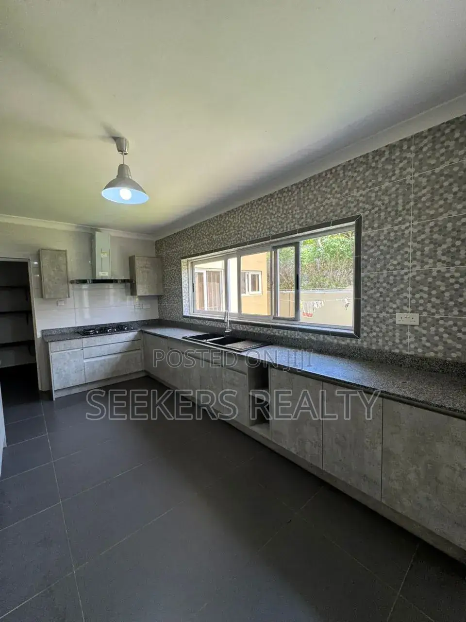 5bdrm Mansion in Seekers Realty, US Embassy Area for rent