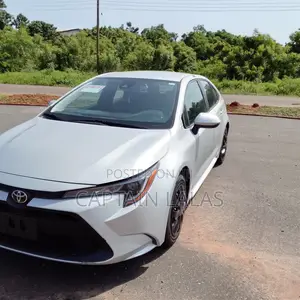 Toyota Corolla LE 2022 Silver