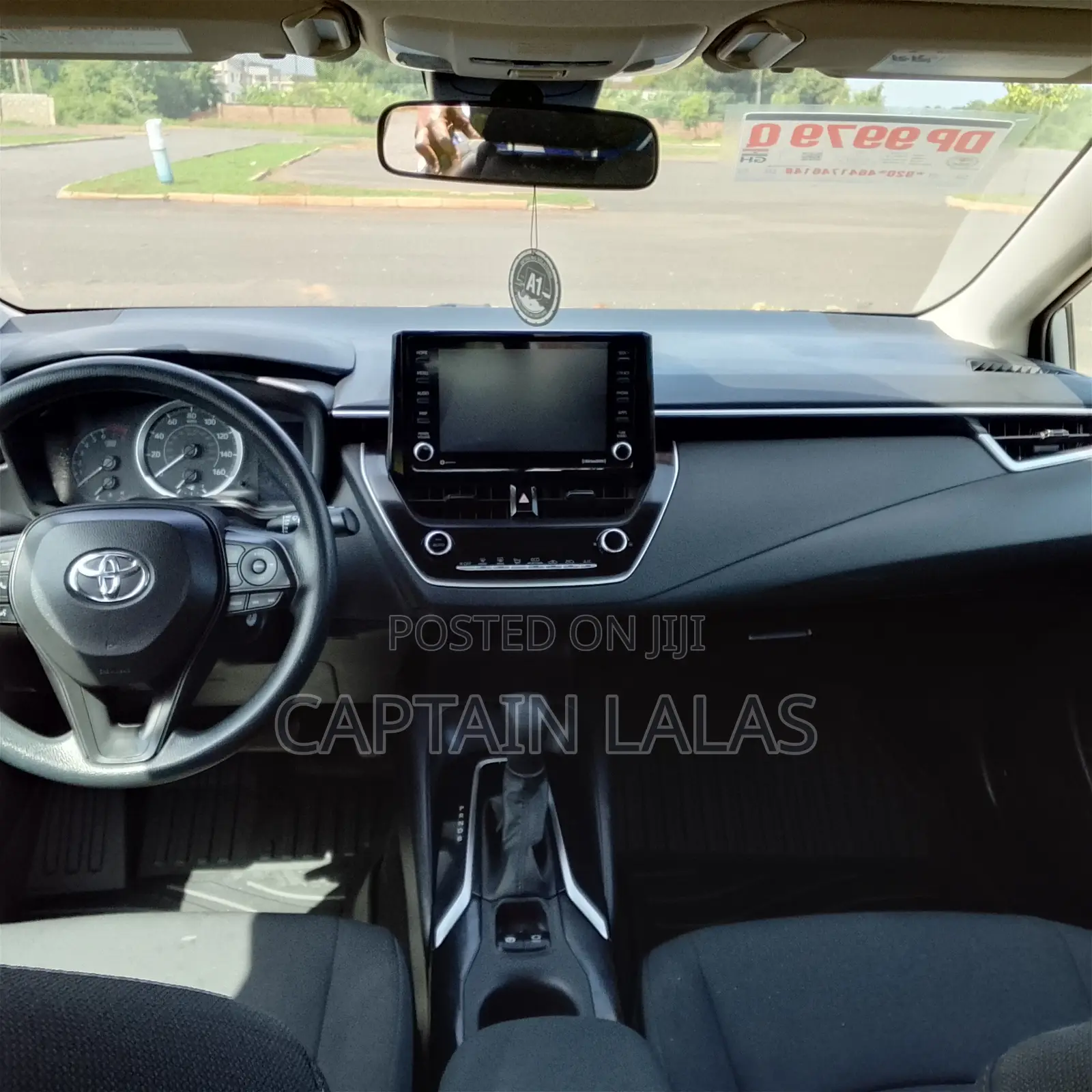 Toyota Corolla LE 2022 Silver
