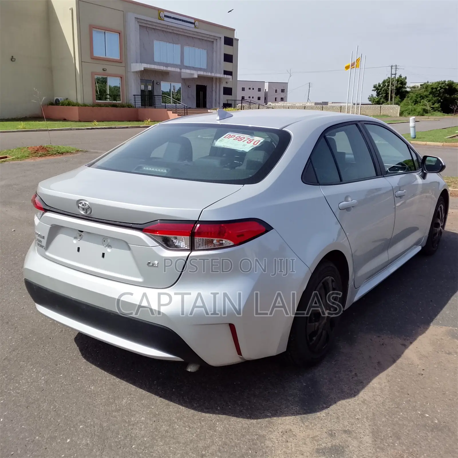 Toyota Corolla LE 2022 Silver