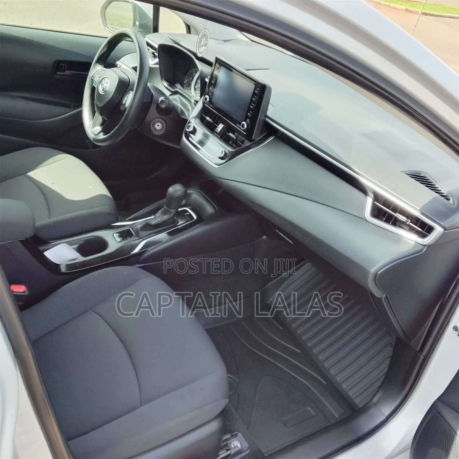 Toyota Corolla LE 2022 Silver