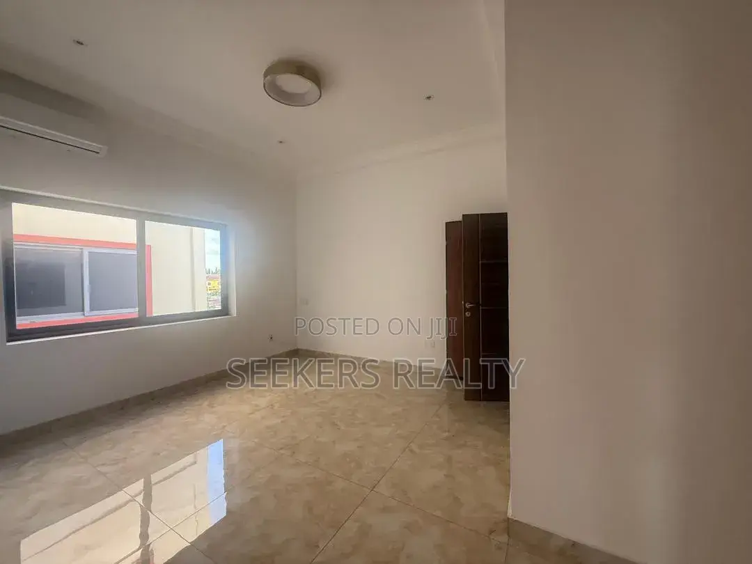5bdrm Townhouse/Terrace in Seekers Realty, American House for sale