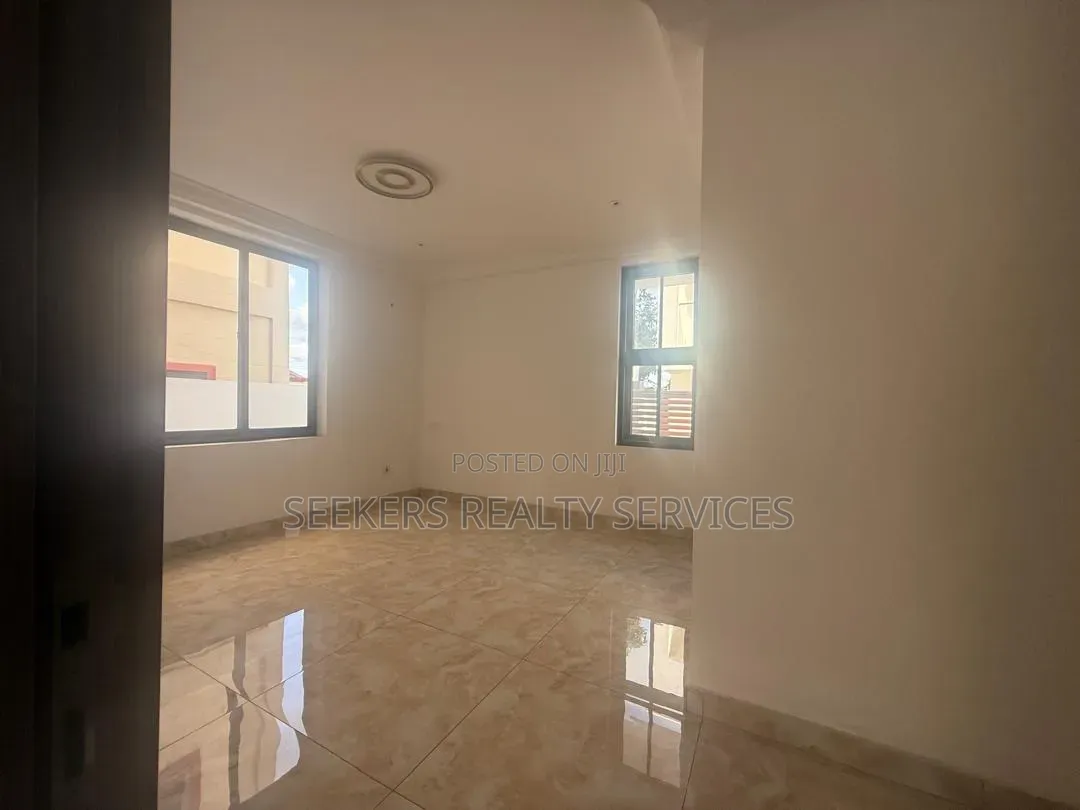 5bdrm Townhouse/Terrace in Seekers Realty, American House for sale