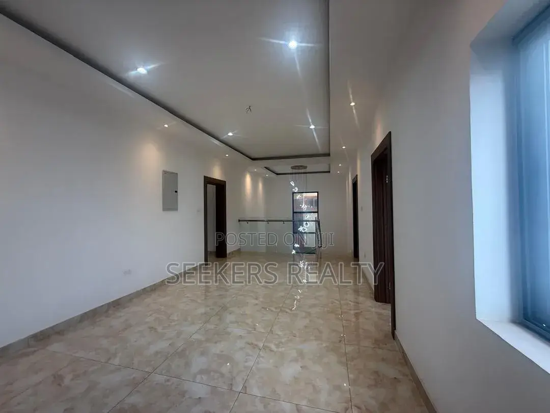 5bdrm Townhouse/Terrace in Seekers Realty, American House for sale