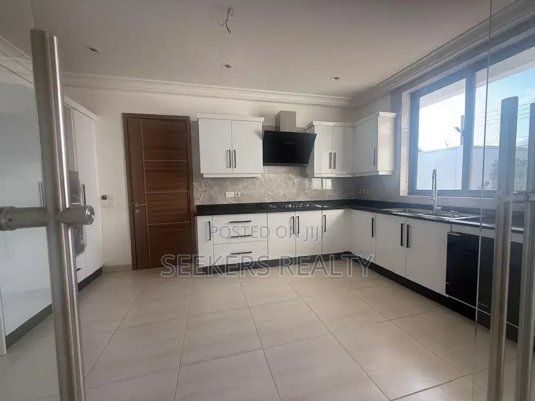 5bdrm Townhouse/Terrace in Seekers Realty, American House for sale
