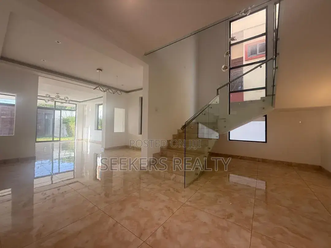 5bdrm Townhouse/Terrace in Seekers Realty, American House for sale