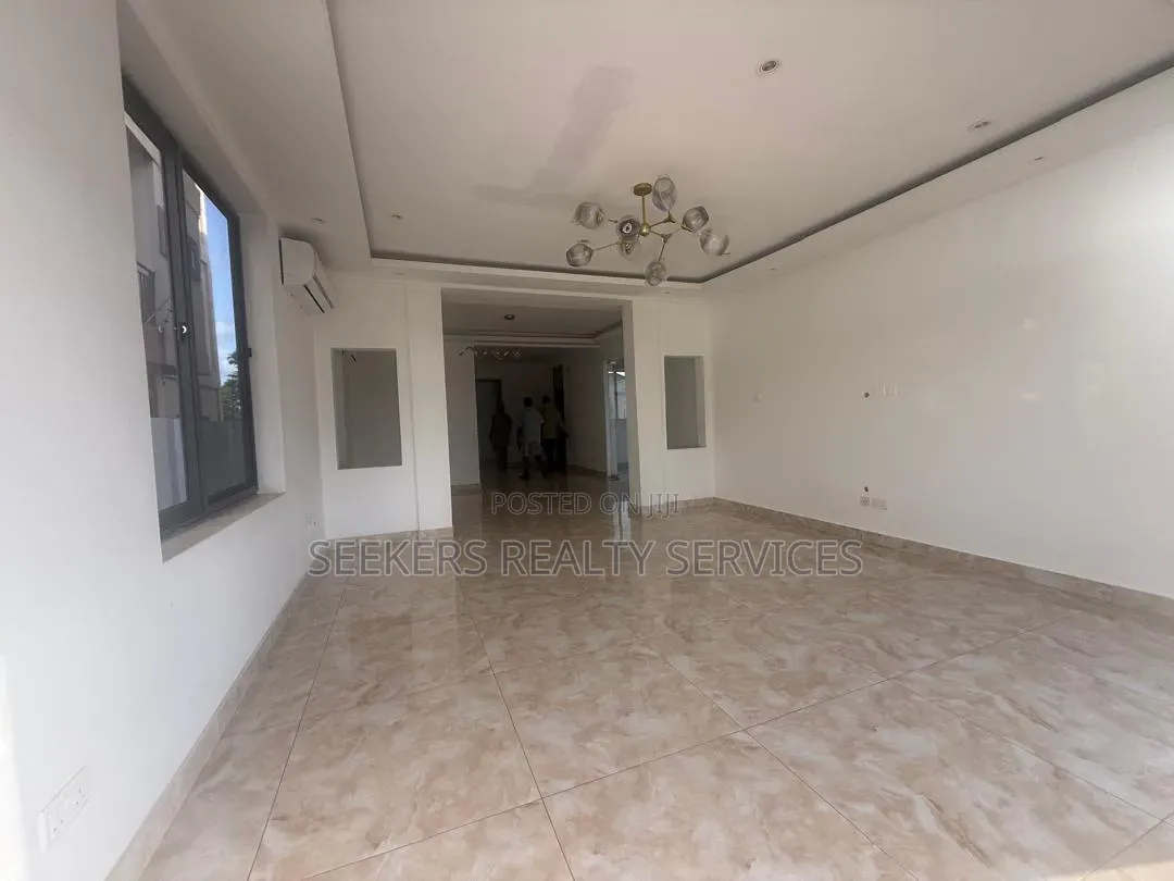 5bdrm Townhouse/Terrace in Seekers Realty, American House for sale