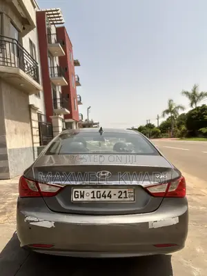 Hyundai Sonata Limited 2.0T Sedan (2.0L 4cyl 6A) 2013 Beige