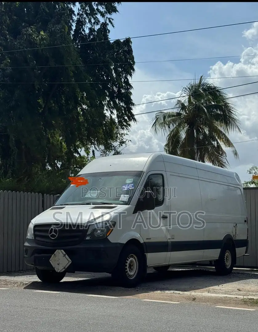 Mercedes-Benz Sprinter 2012 White
