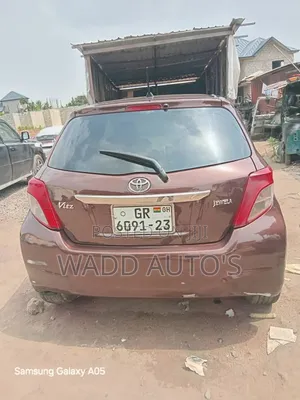 Toyota Vitz 2013 Brown