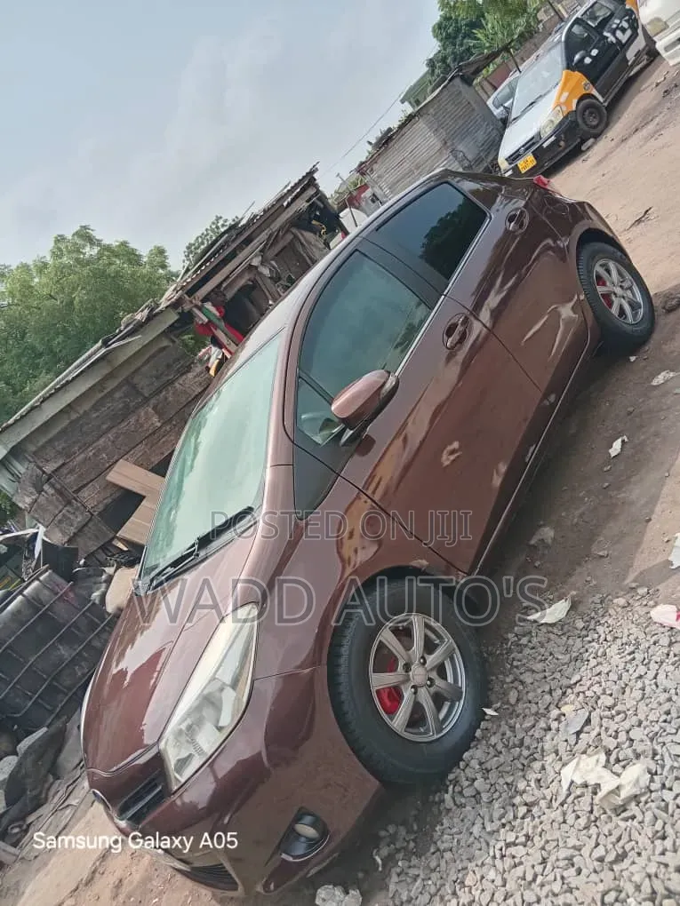 Toyota Vitz 2013 Brown