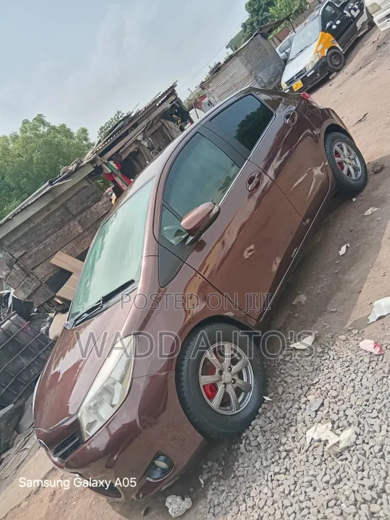 Toyota Vitz 2013 Brown