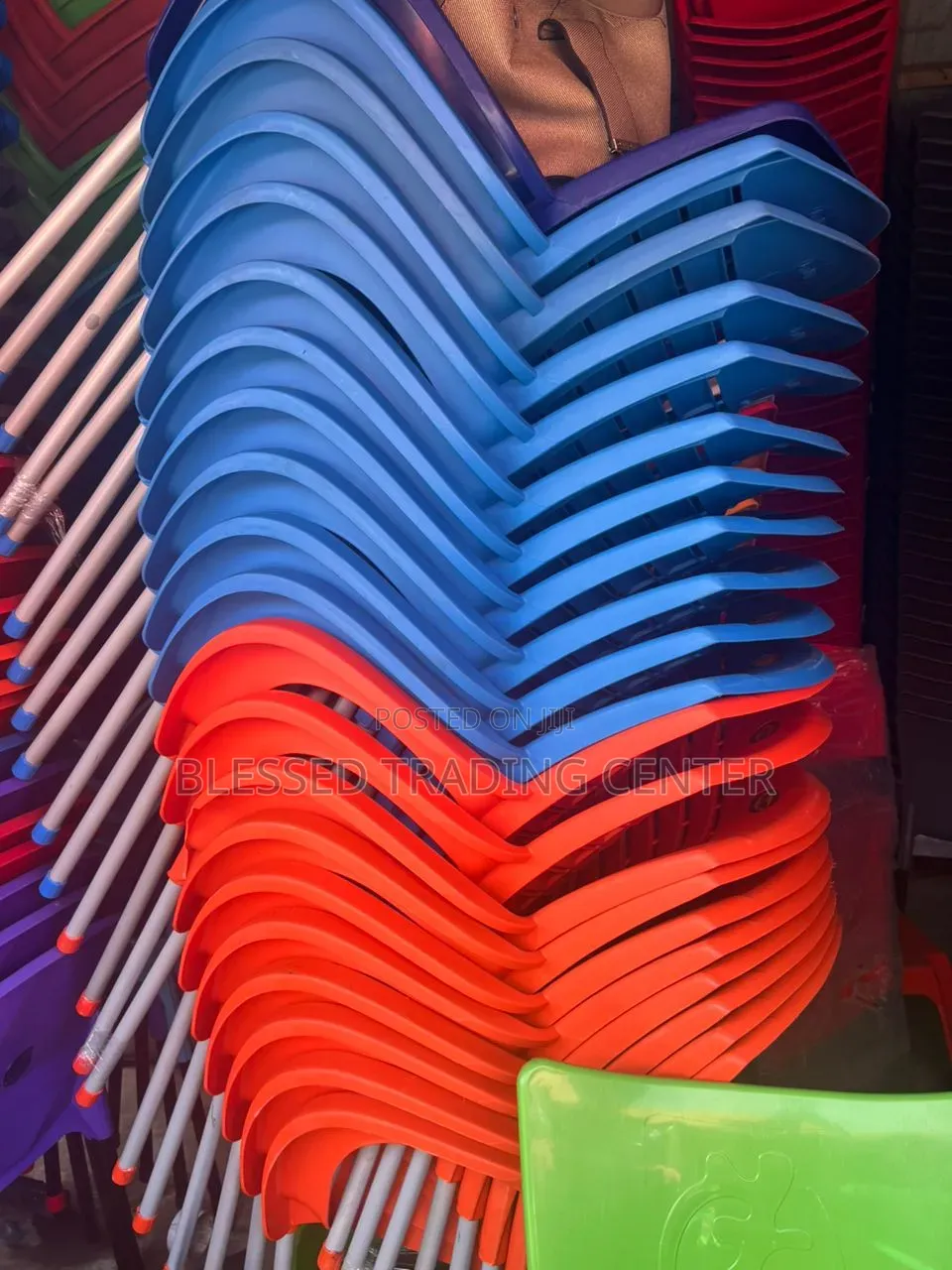 Plastic Chairs With Metal Legs for Events and Programs