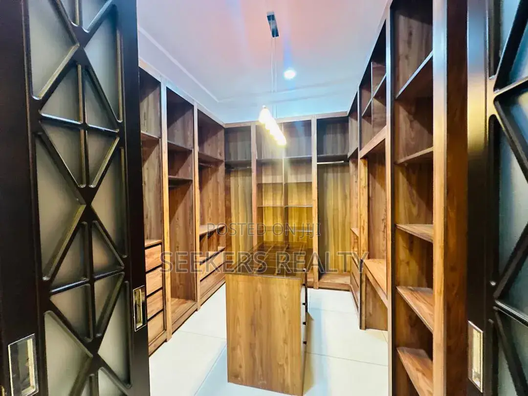 5bdrm House in Seekers Realty, Accra Metropolitan for sale