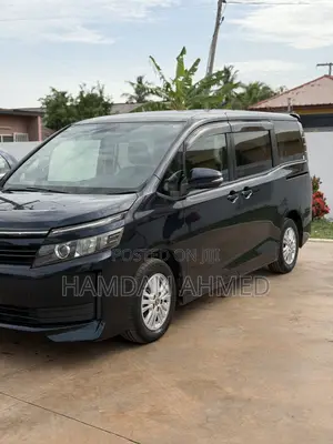 Toyota Voxy 2015 Blue