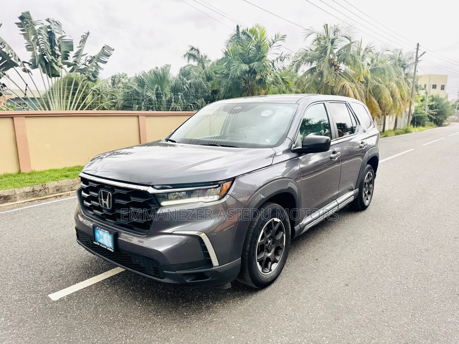 Honda Pilot EX-L 8 Passenger AWD 2023 Gray