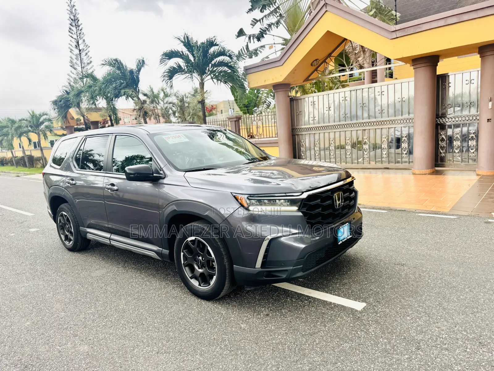 Honda Pilot EX-L 8 Passenger AWD 2023 Gray