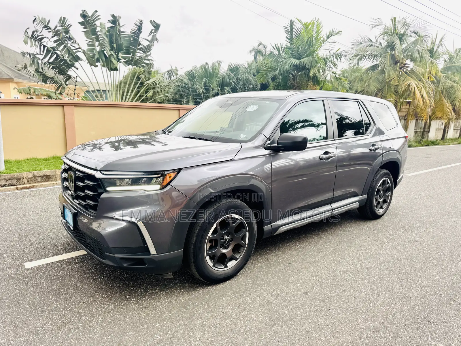 Honda Pilot EX-L 8 Passenger AWD 2023 Gray