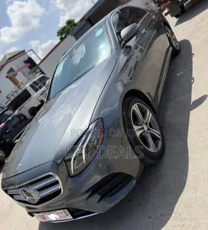 Mercedes-Benz E300 4Matic AWD Sedan (2.0L 4cyl 9A) 2017 Gray