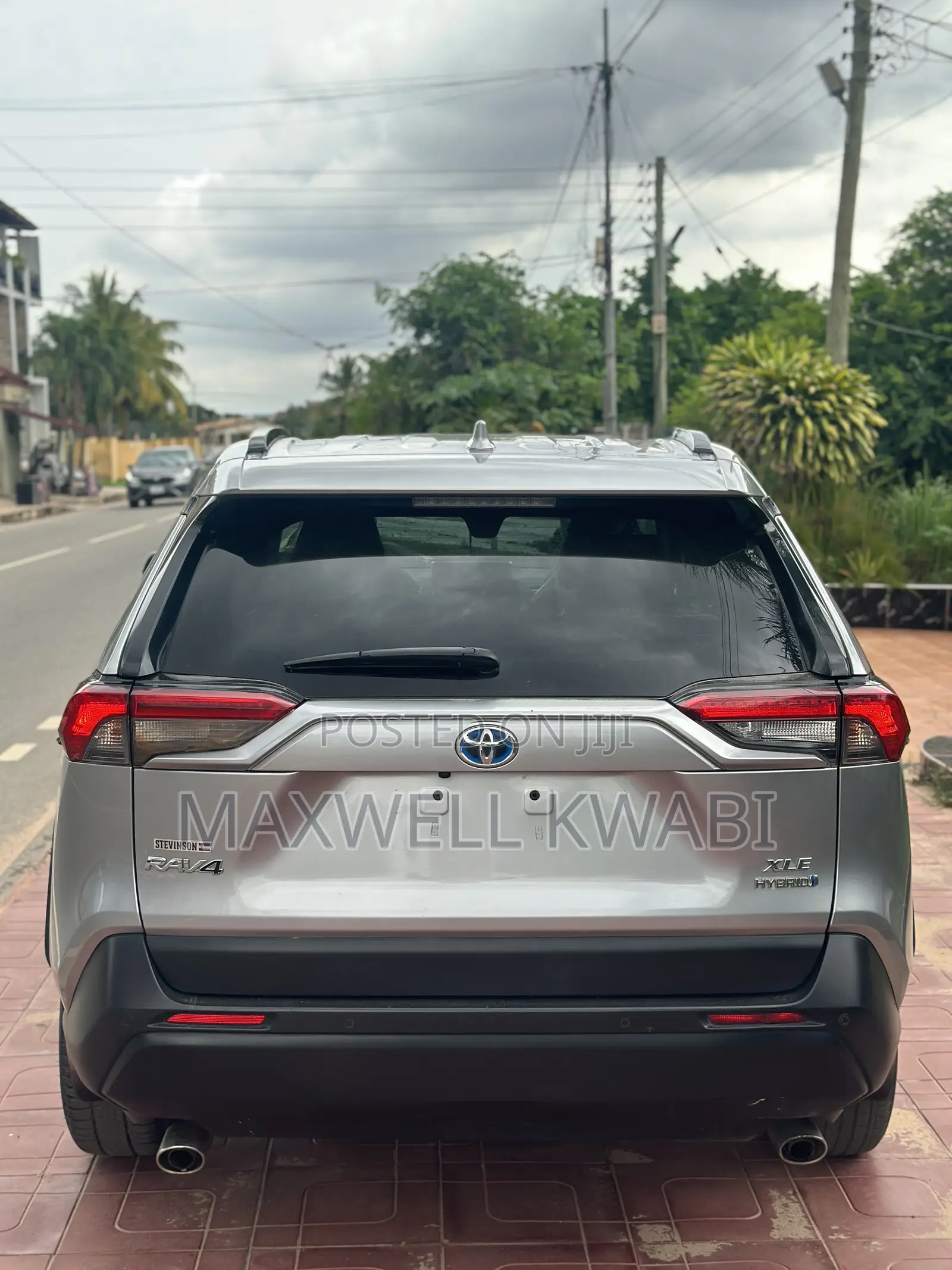 Toyota RAV4 XLE 2021 Silver