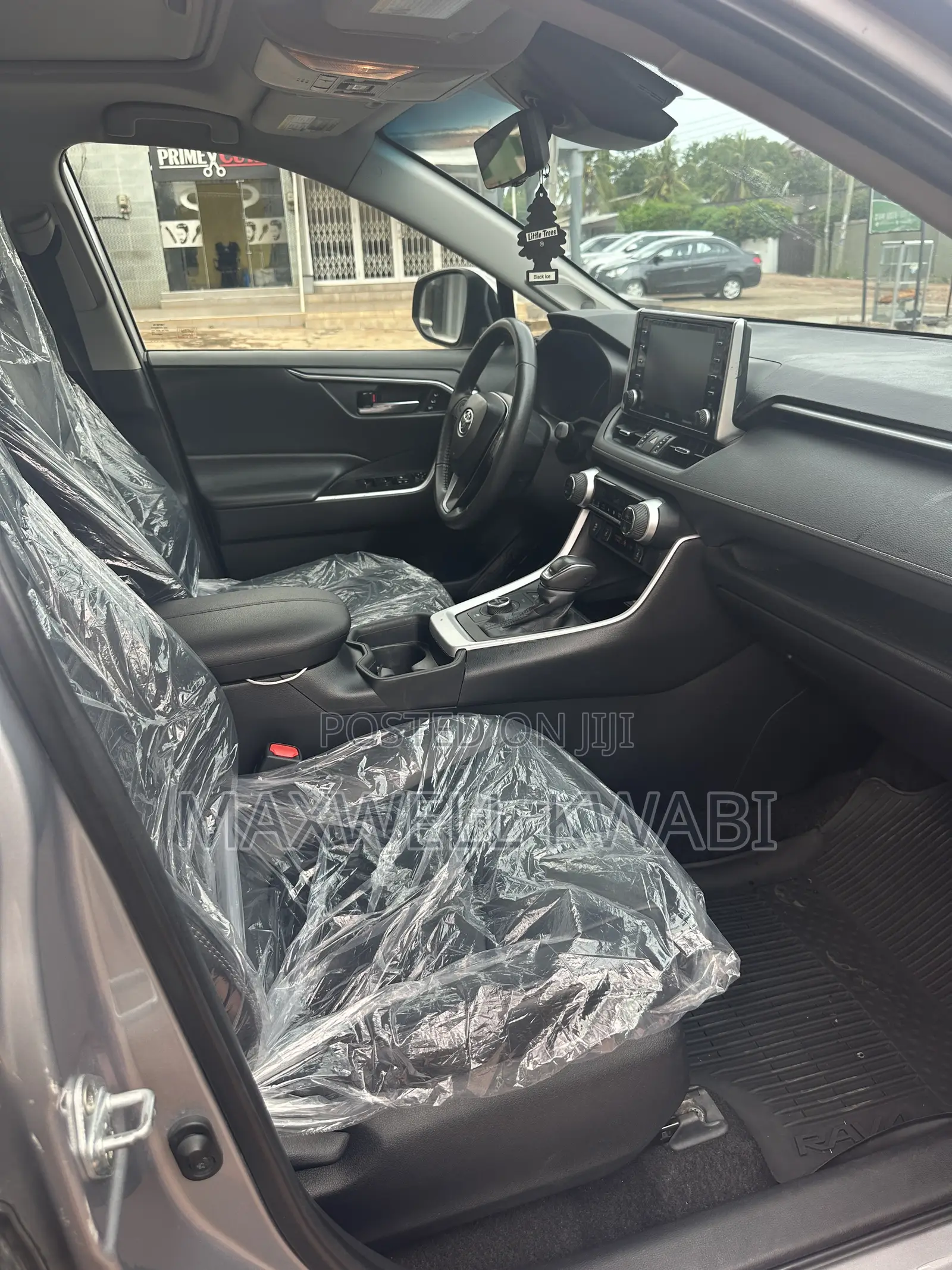 Toyota RAV4 XLE 2021 Silver