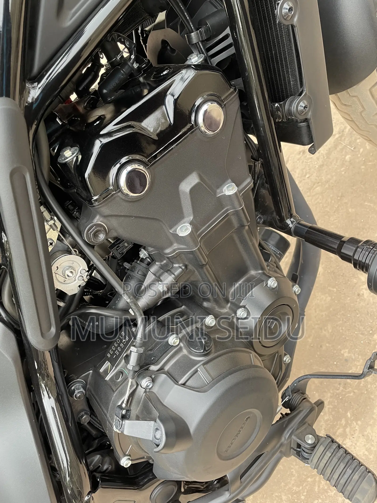 Honda CB 2025 Red