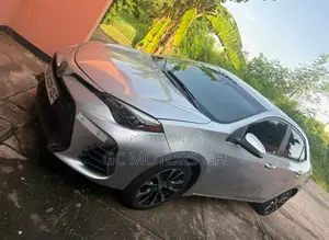 Toyota Corolla LE (1.8L 4cyl 2A) 2018 Silver