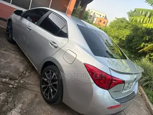 Toyota Corolla LE (1.8L 4cyl 2A) 2018 Silver