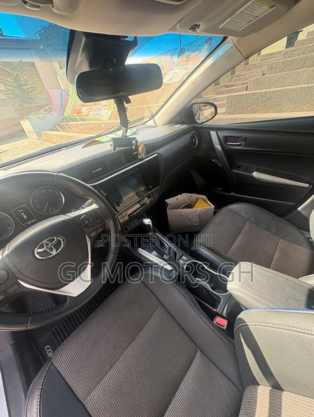 Toyota Corolla LE (1.8L 4cyl 2A) 2018 Silver