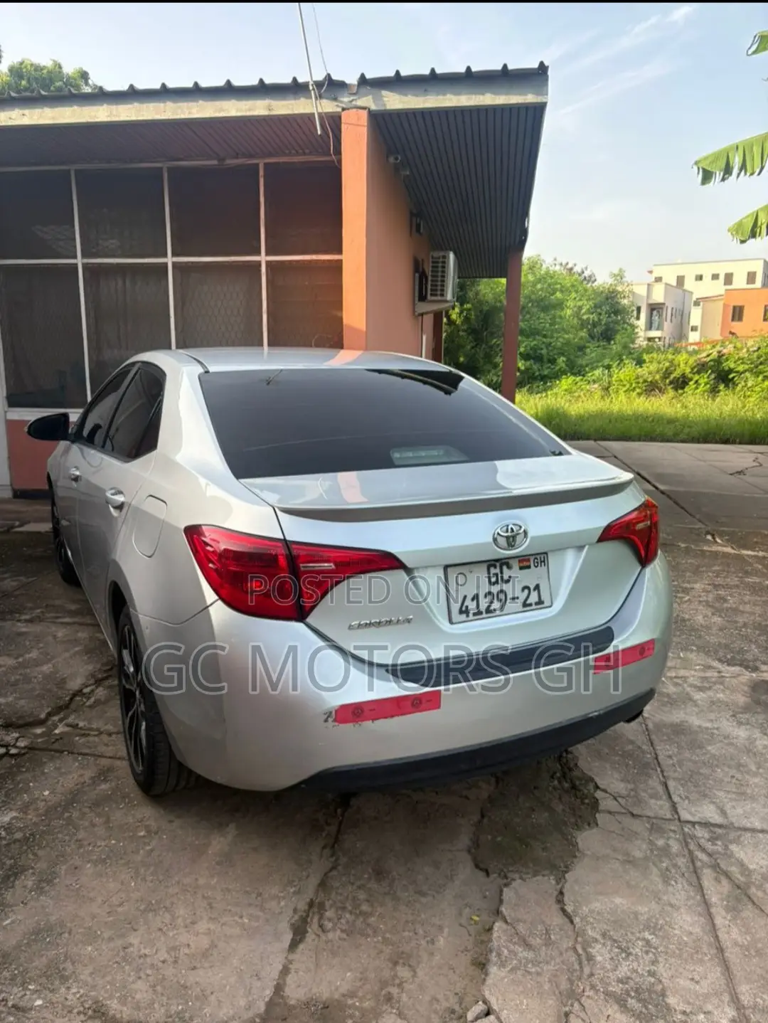 Toyota Corolla LE (1.8L 4cyl 2A) 2018 Silver