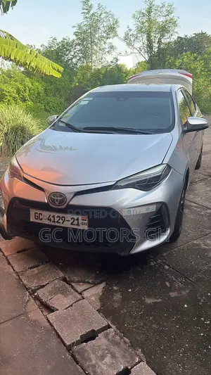 Toyota Corolla LE (1.8L 4cyl 2A) 2018 Silver