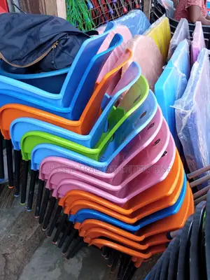Royal Comfortable Metal Legs Plastic Chairs