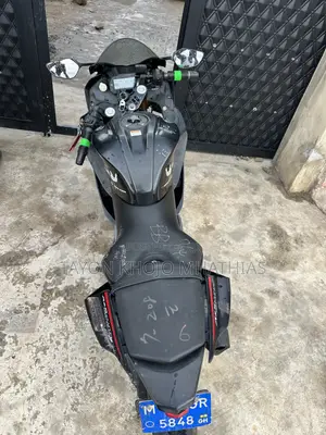 Yamaha 2022 Black