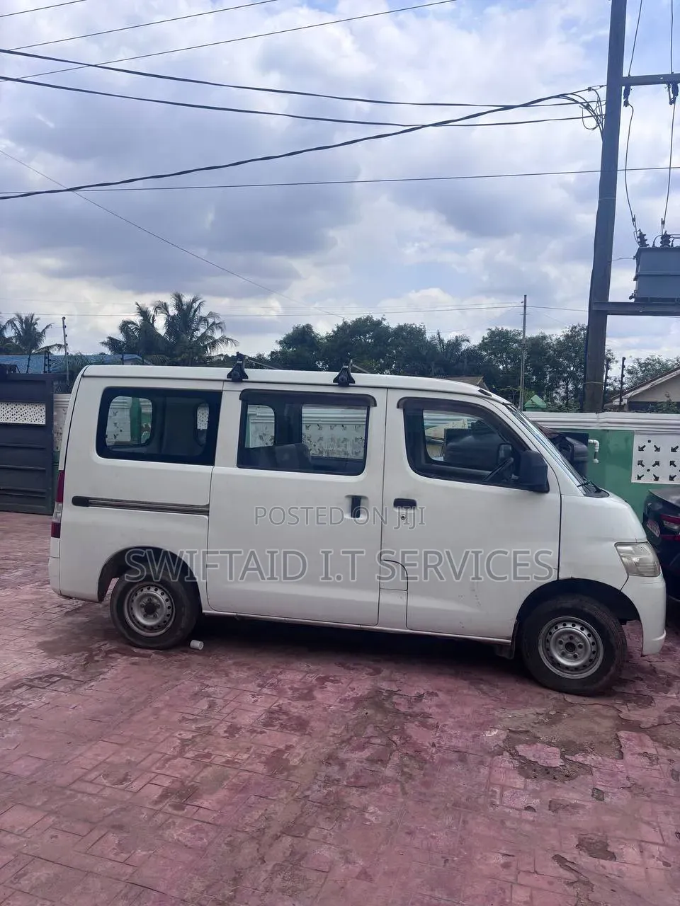 Toyota HiAce 2011 White