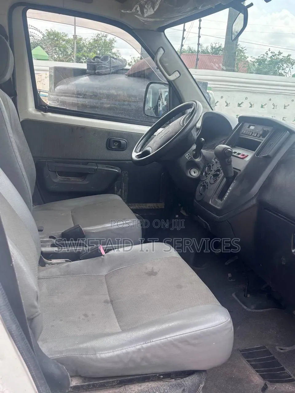 Toyota HiAce 2011 White
