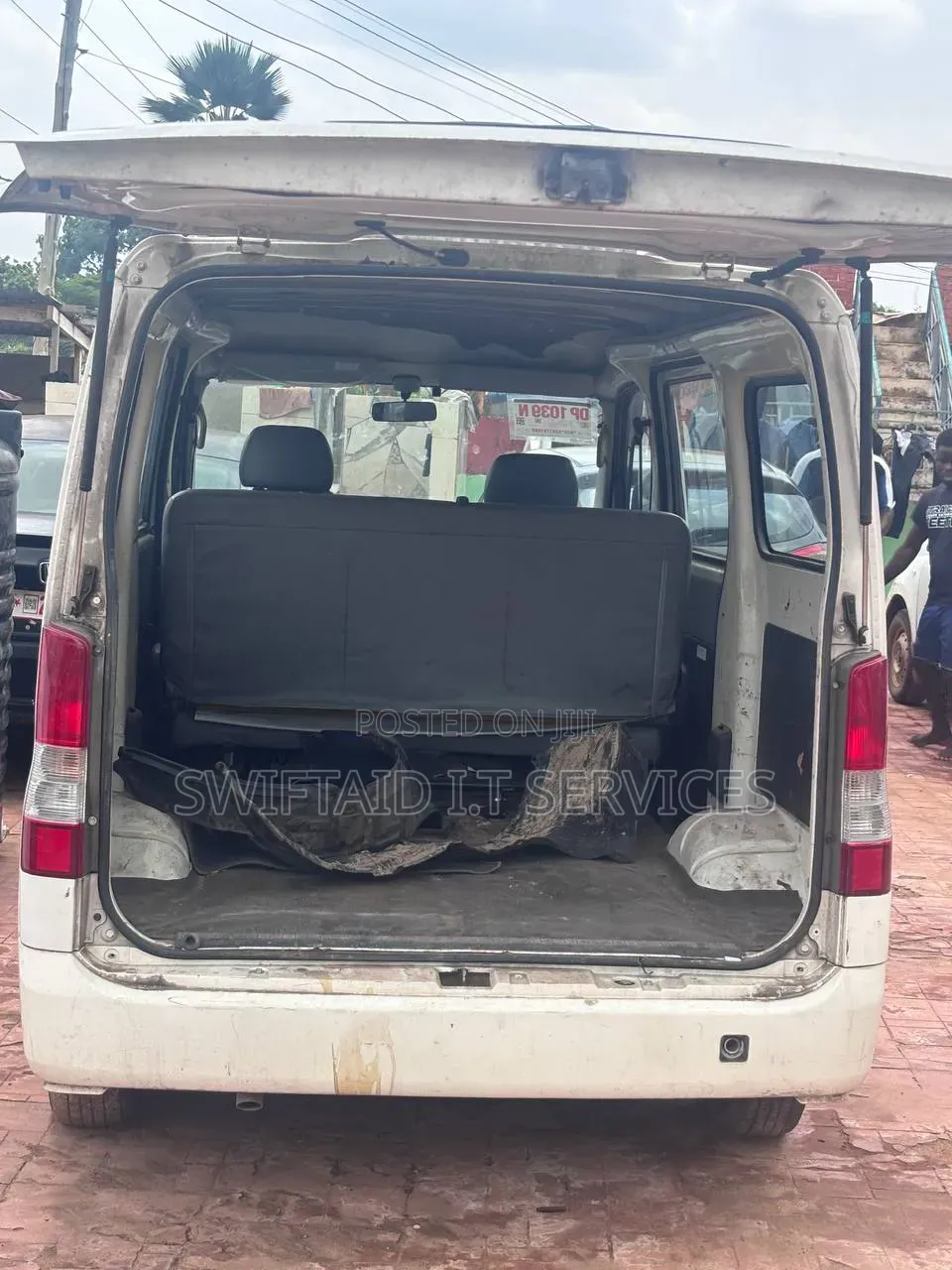 Toyota HiAce 2011 White