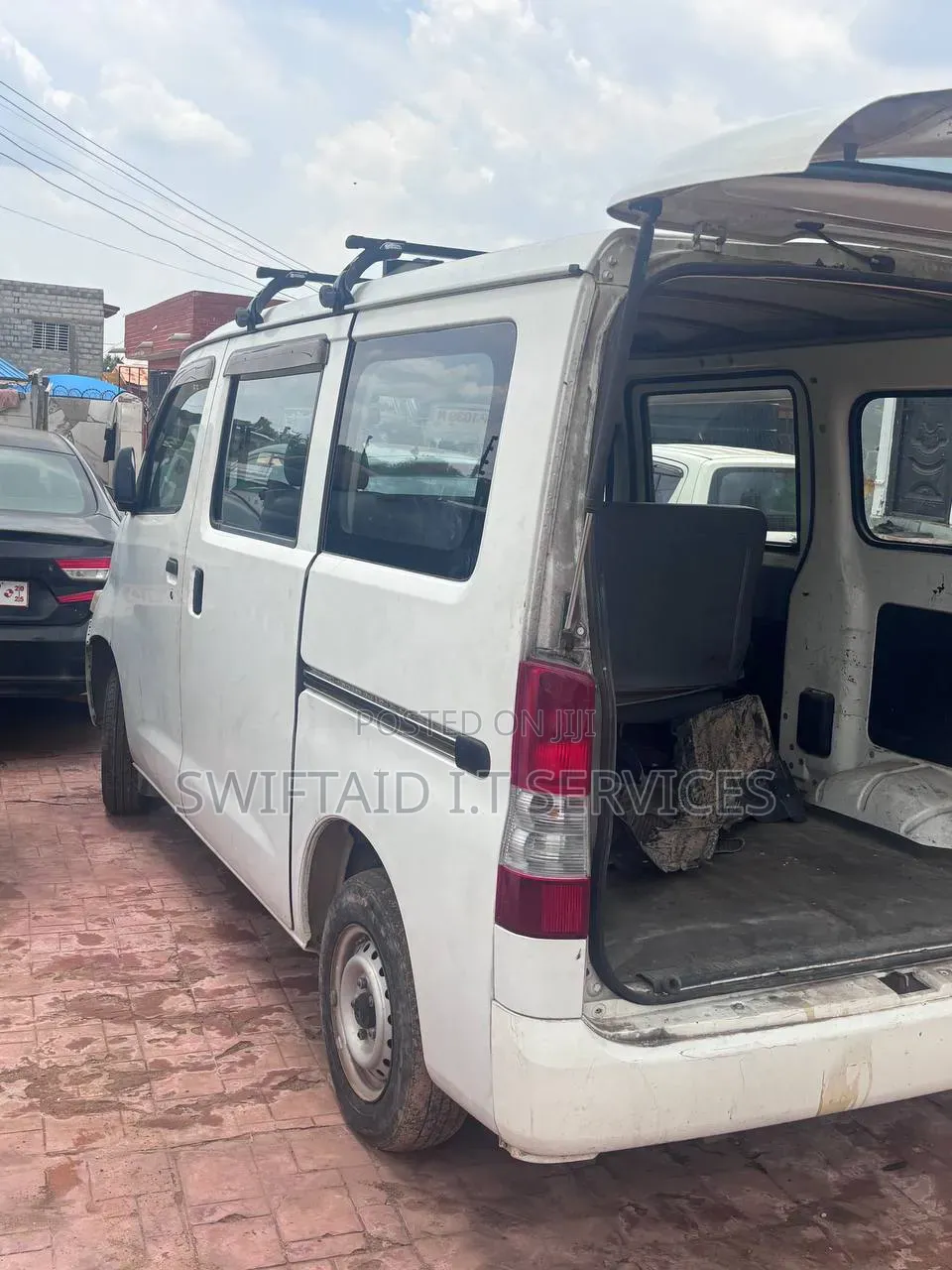 Toyota HiAce 2011 White